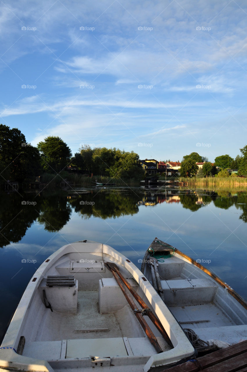 Boats on the lake 