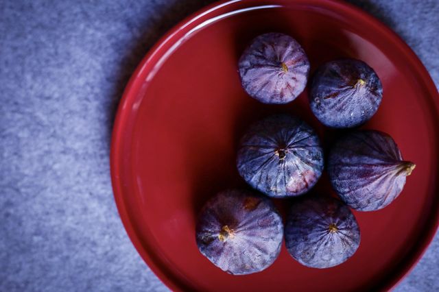 Figs on the plate