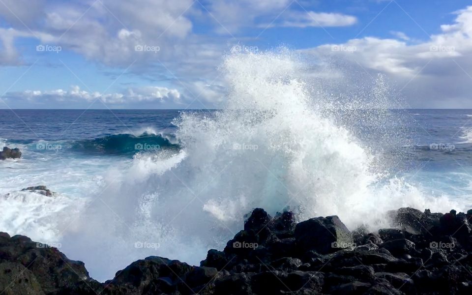 Big splash on the lava rocks