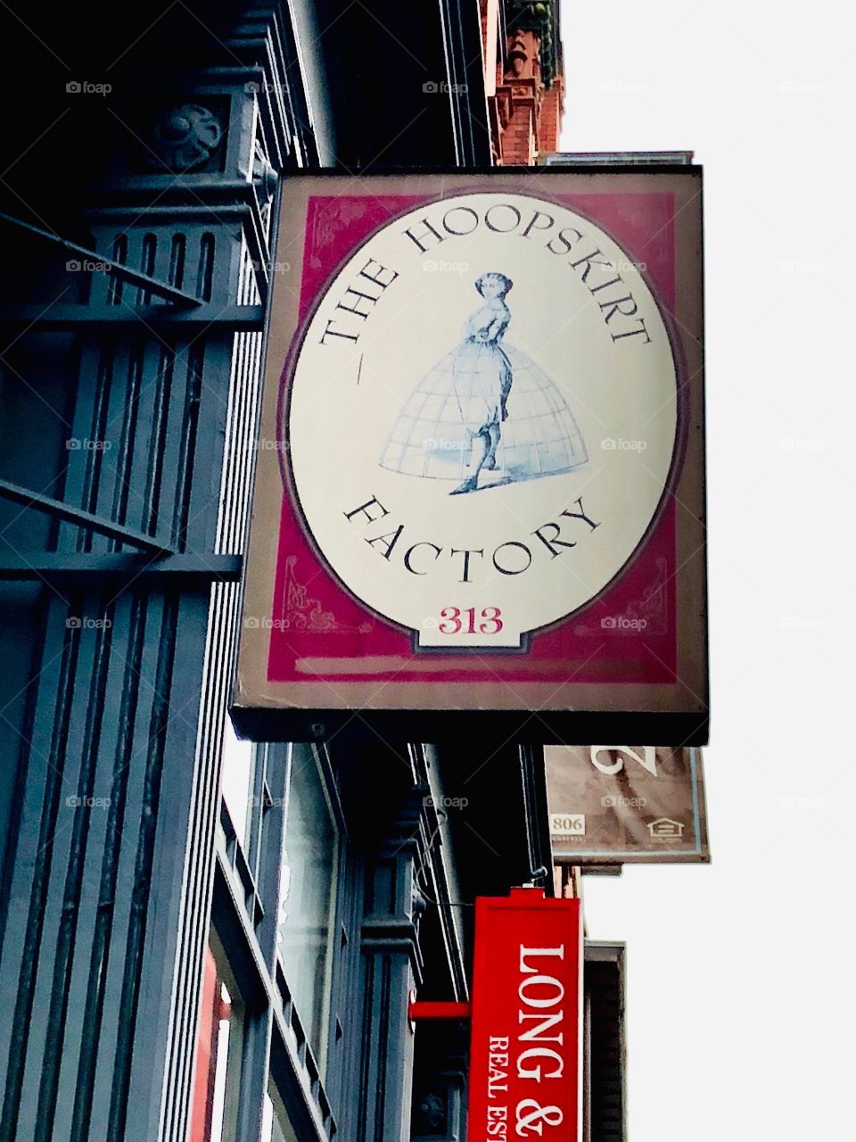  Hoops skirt factory sign
