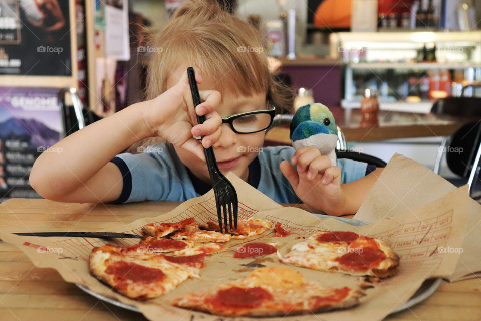 Child eating a pizza