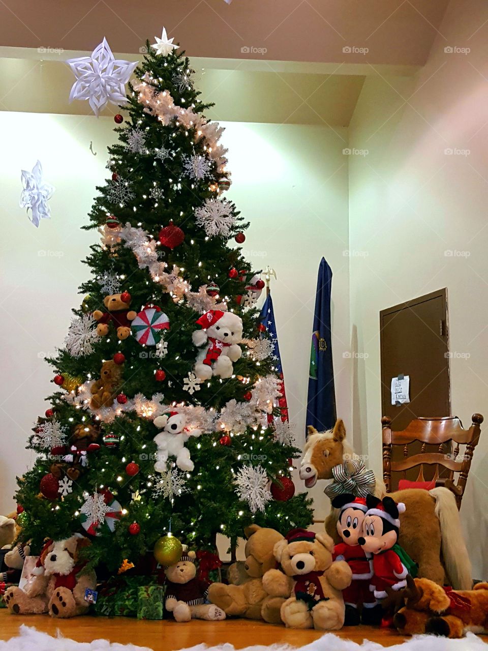 Celebrating Christmas in a rural community is more about the people & less about the glitz. Even so, nothing says Happy Holidays like a Christmas tree decorated in cute Teddy Bears!