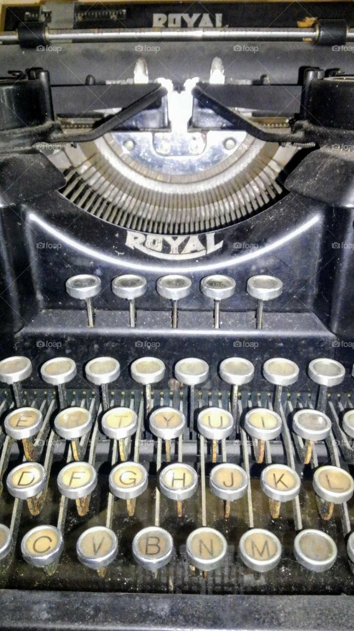 vintage Royal typewriter 02