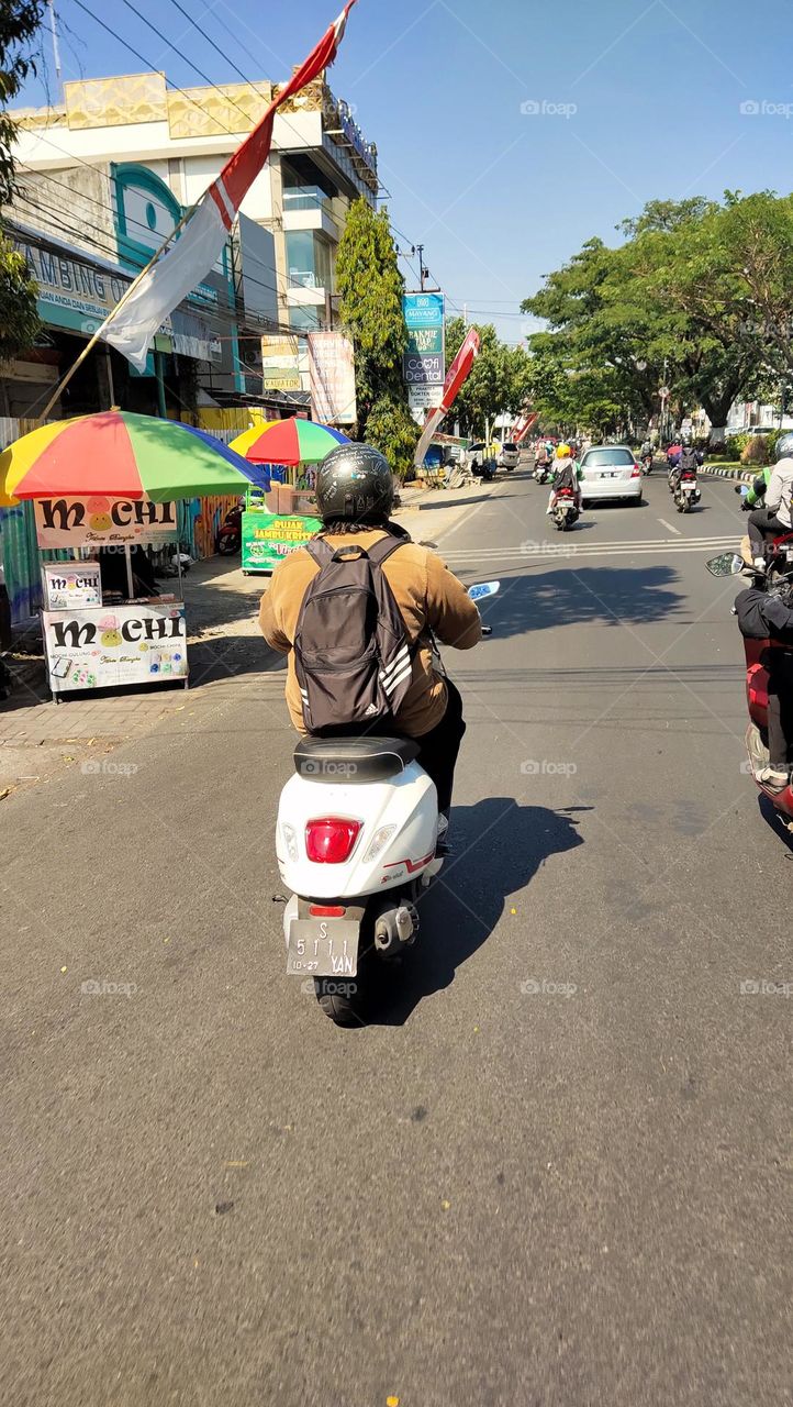 vespa putih baru