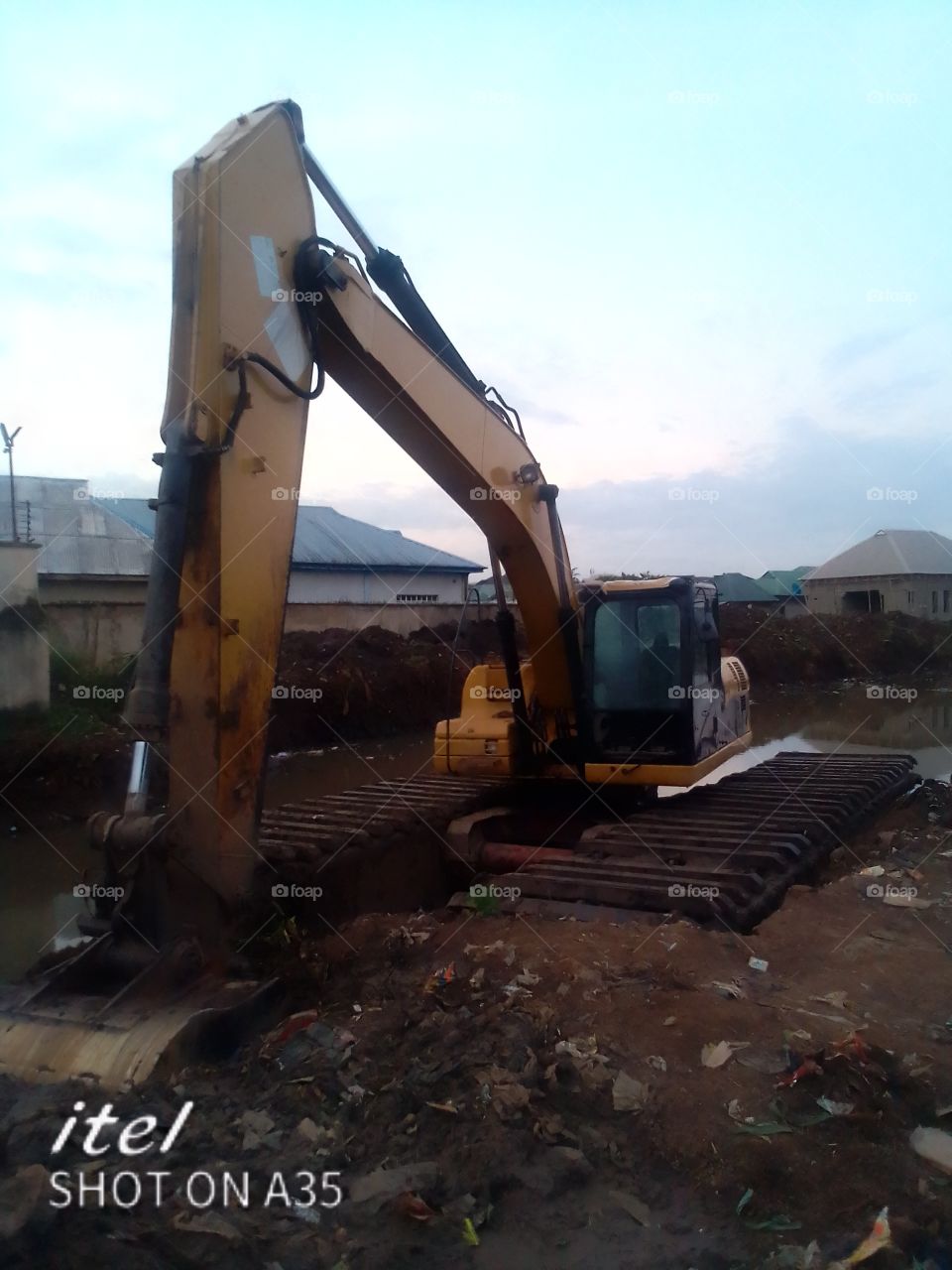 see how digging tractor work