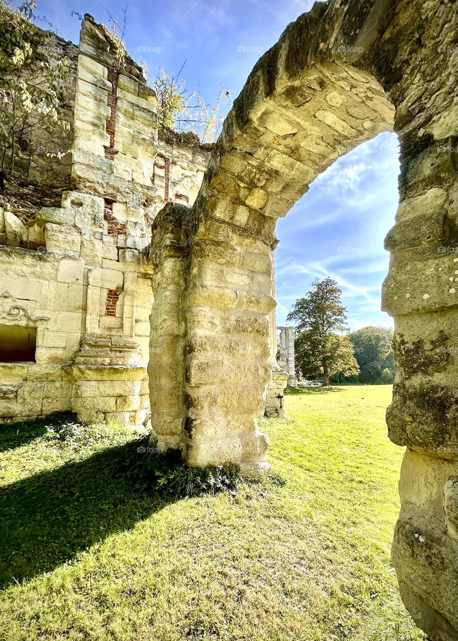 Ruine du château de Montceaux Lès Meaux , Octobre 2023 .