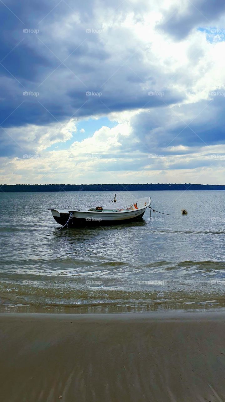 Lonely boat 