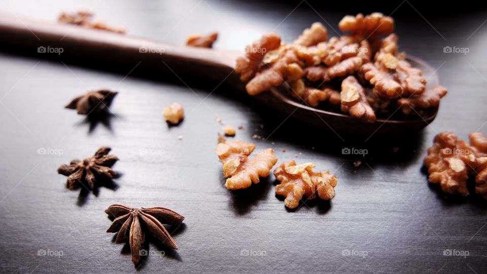 Walnuts and star anise 