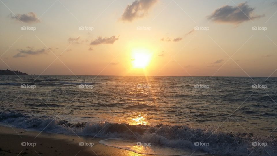 Sun rise light the sea