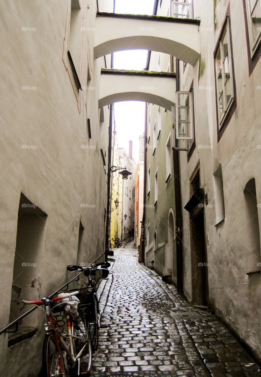 Alley between two buildings