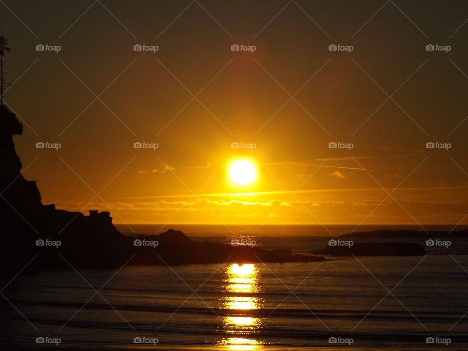 Reflection of sun at sea during sunset