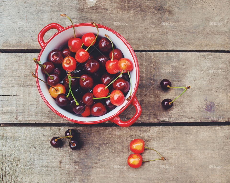 Cherries in the red bowl