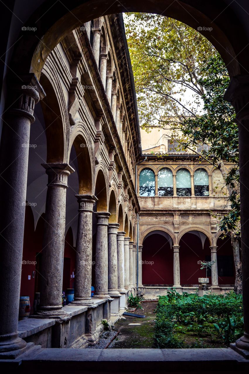 Claustro renacentista, valencia, spain