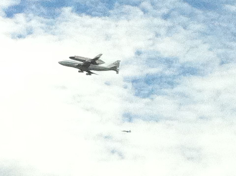 A Boeing 747 carries the space shuttle to Washington, D.C. 