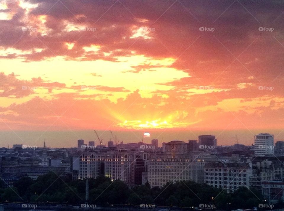 Striking sunset over London
