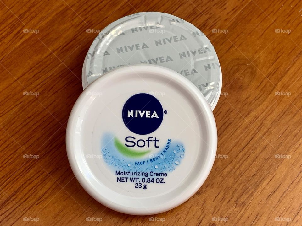 Nivea soft moisturizing creme