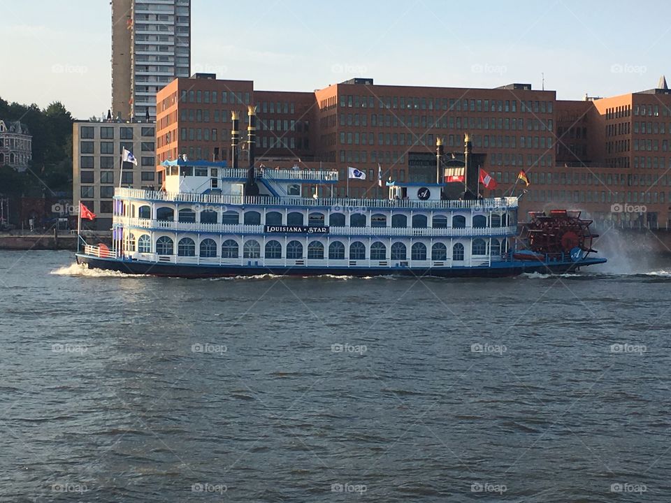 Ship in Hamburg 