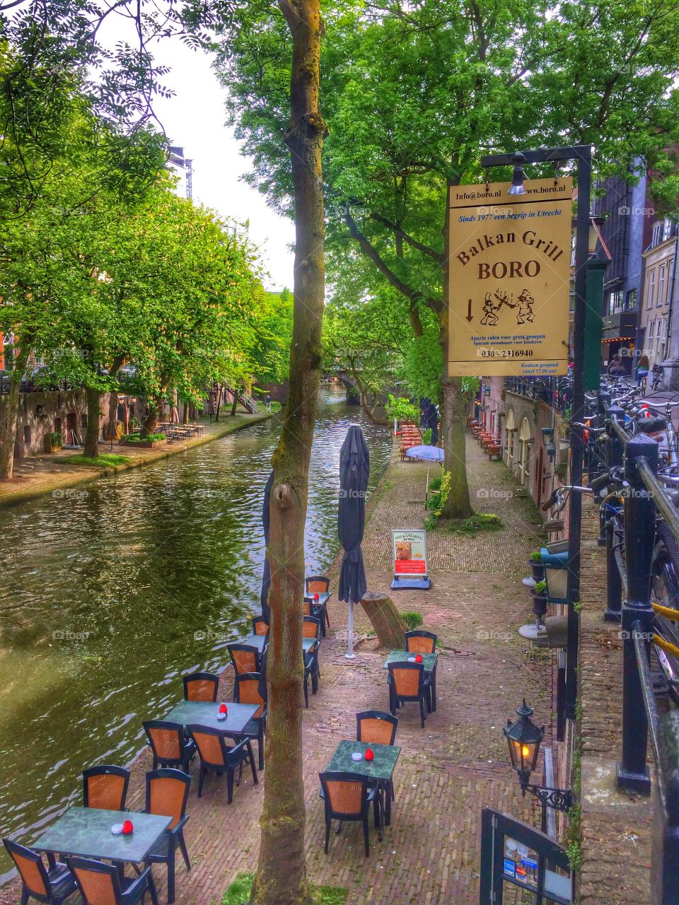 Dining in Utrecht . An eatery on a canal in Utrecht 