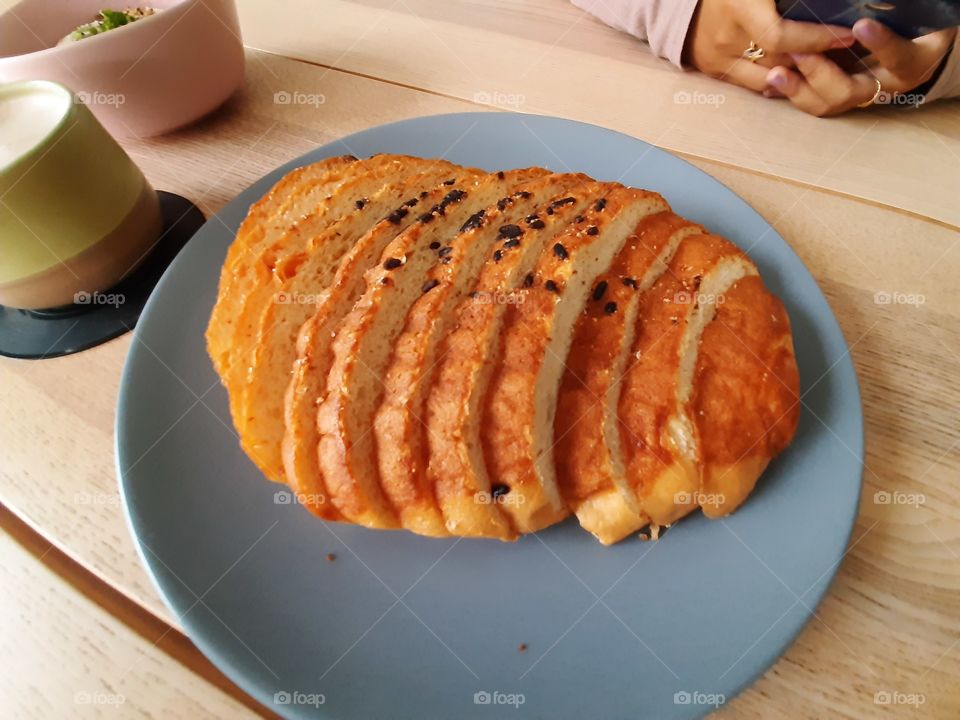 soft bread in the blue plate