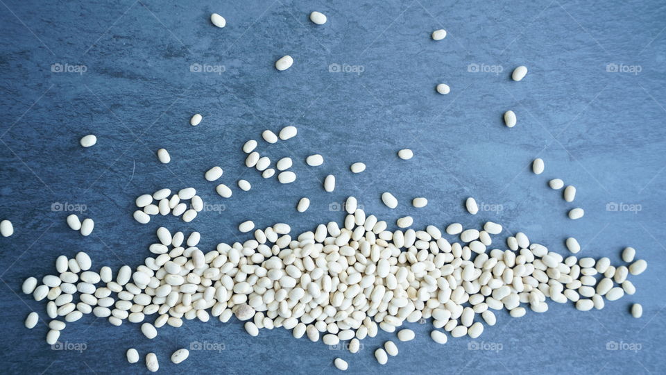 White uncooked beans.
