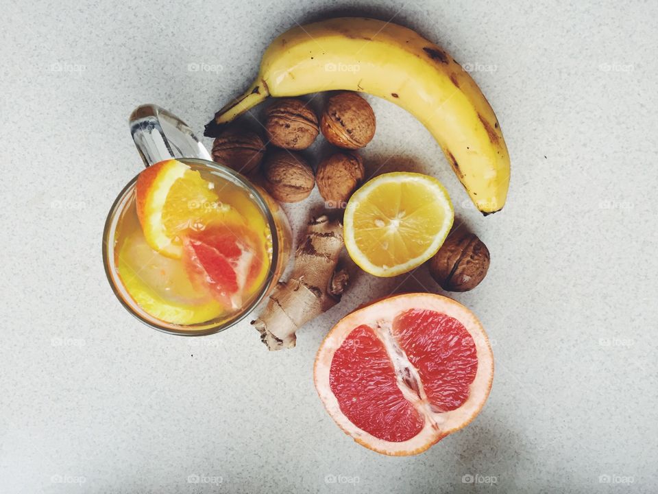 Juice and slices of fruits