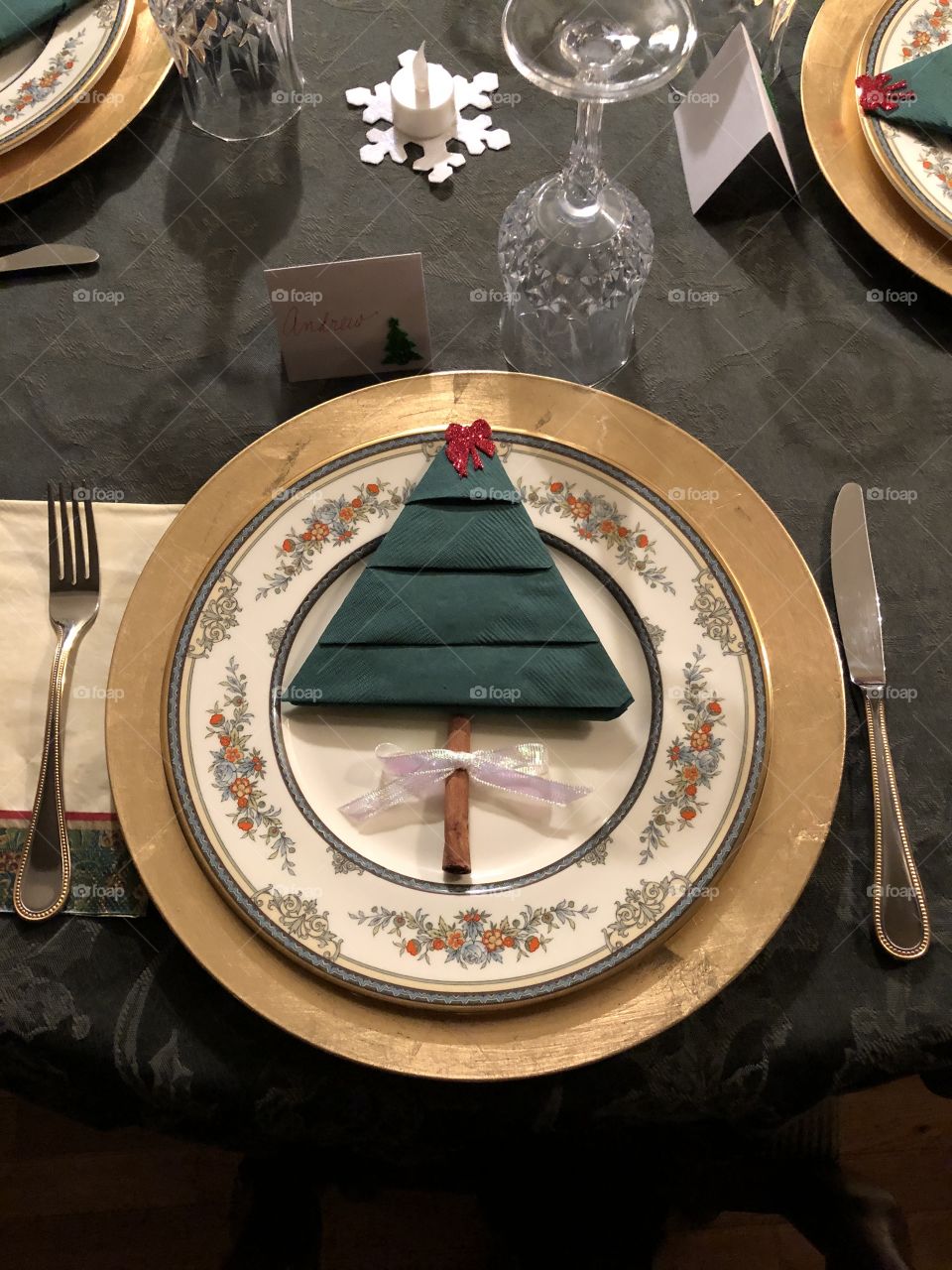 Christmas dinner plate decoration