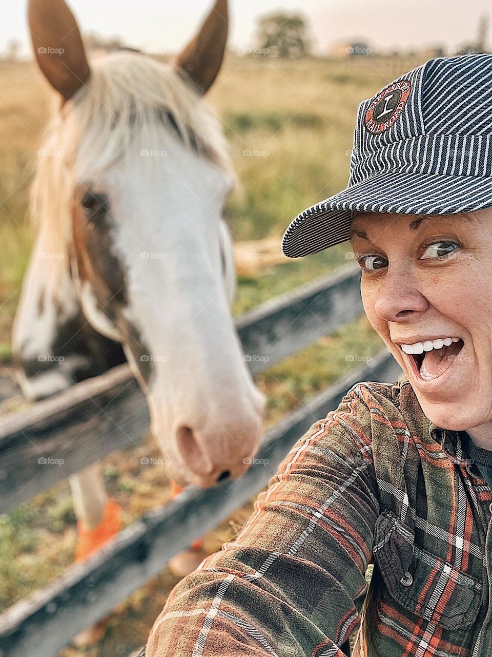 Woman poses with horse, having fun with horses, moments of happiness with animals, glimmer moments, horse poses for selfie, selfies on the farm, vacations in the countryside 
