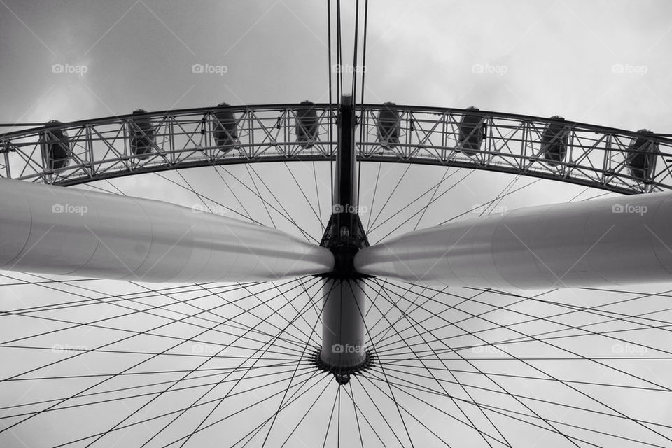 sky white black london by dannytwotaps