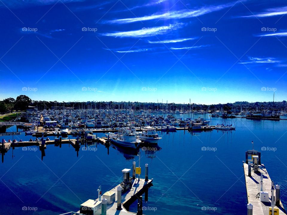 Boats sitting at the bay in California on a sunny day