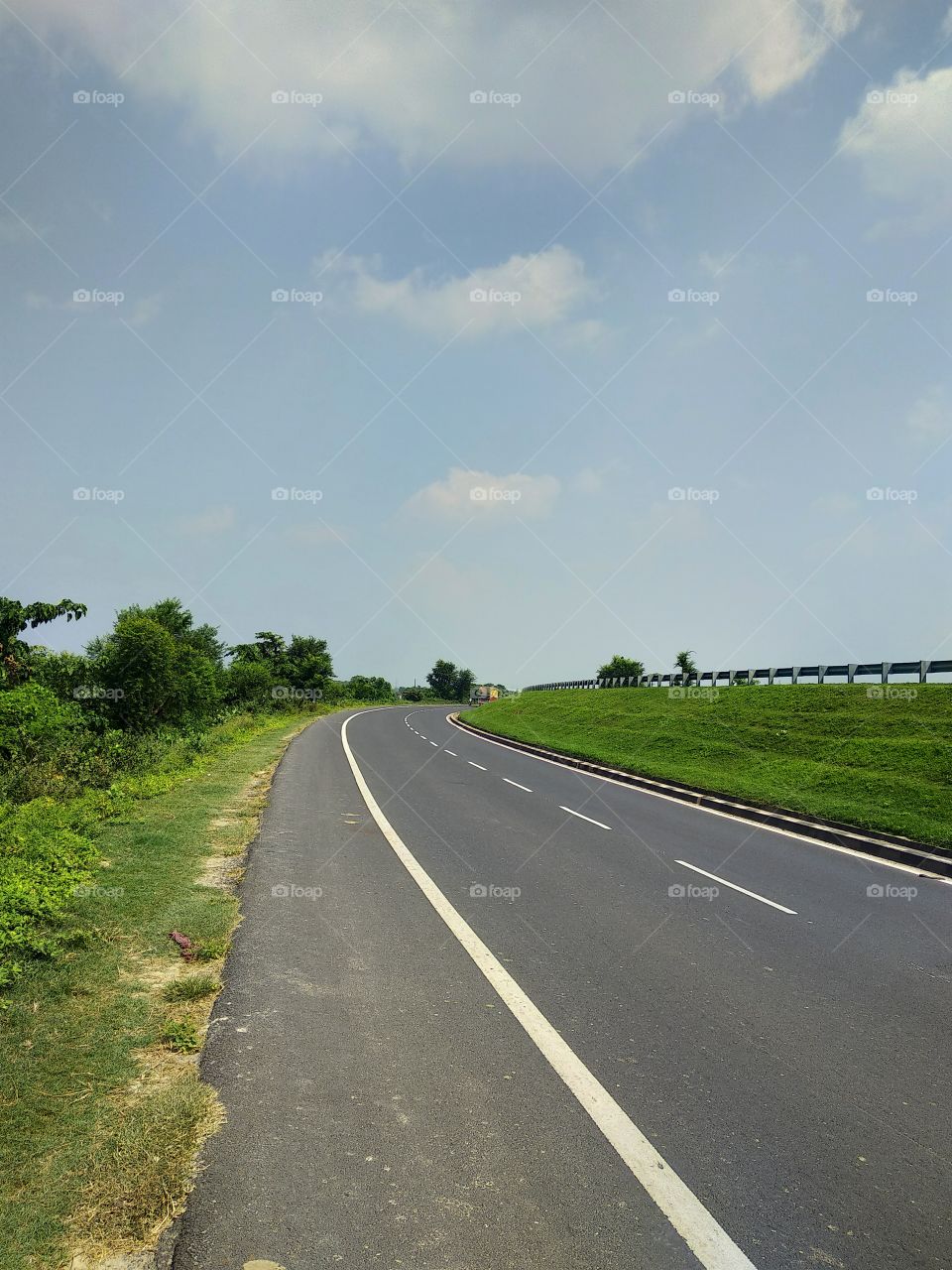 road,way,path,NH 57,east west corridor,on the road,darbhanga muzaffarpur road