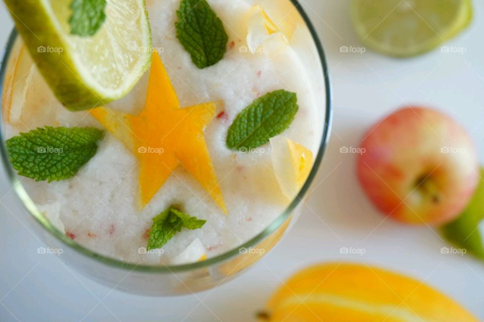 Fresh Fruit smoothie  -Oriental Melon smoothie with apple and lime