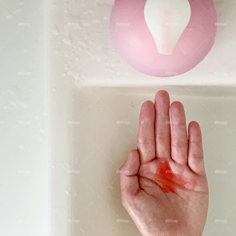 Ellure tomato invigorating shower gel for ladies 