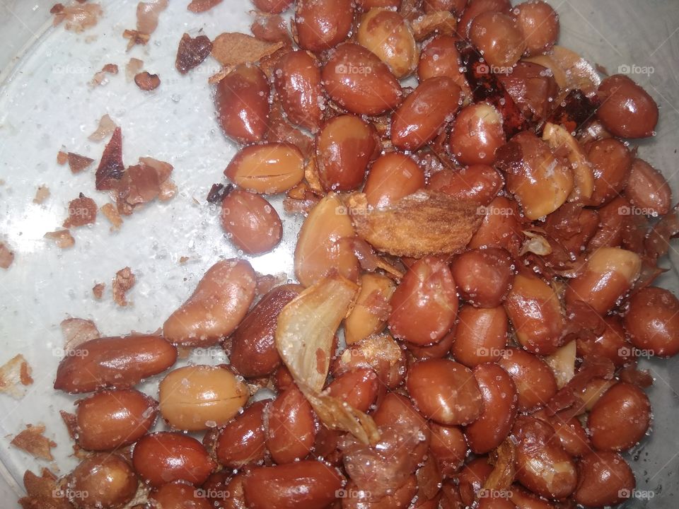 Crunchy fried peanuts with garlic and salt.