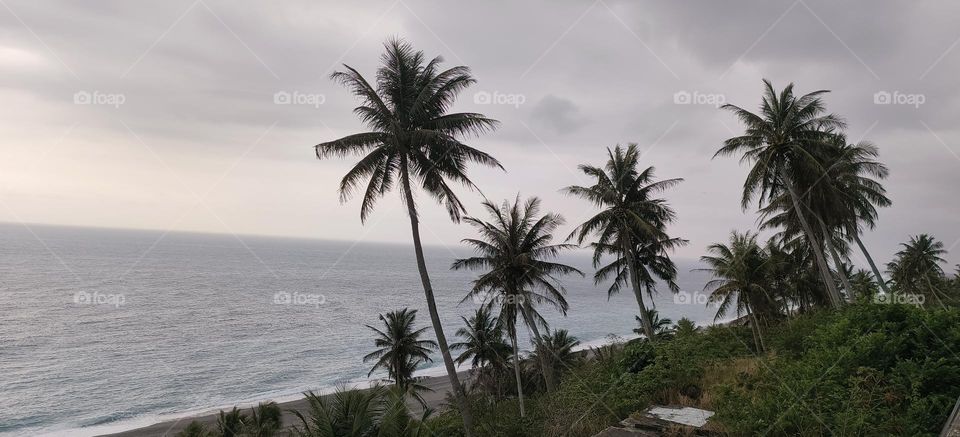 The blue sea next to Taiwan Line 11