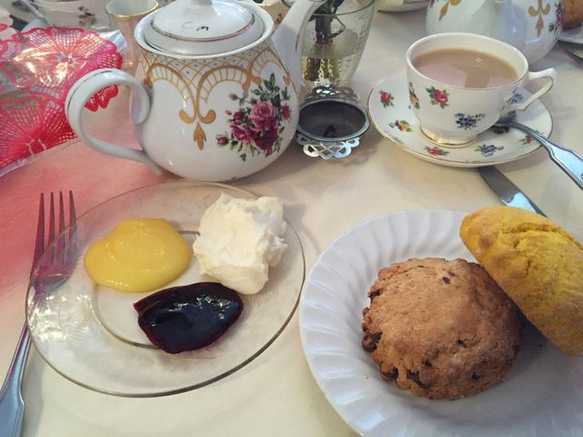 Tea & scones
