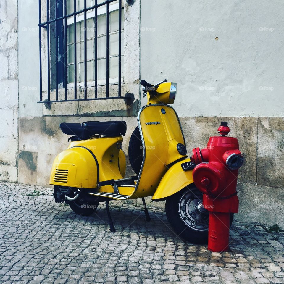 Lisbon. Walking through Alfama I stumbled upon this striking colour combo.