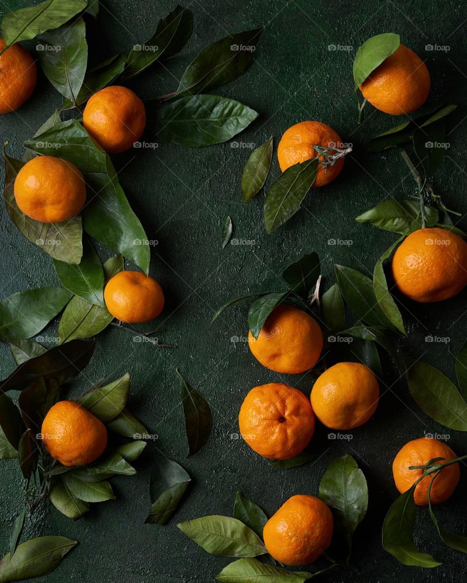tangerines with leaves top view