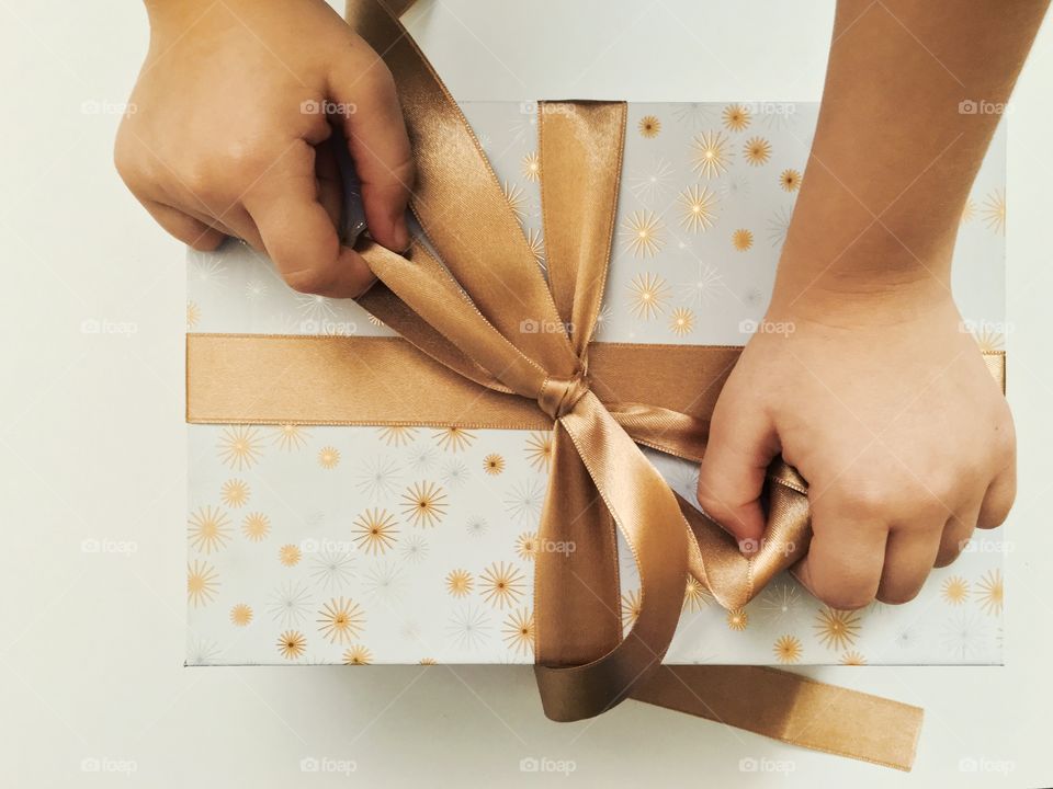 Wrapping a christmas gift