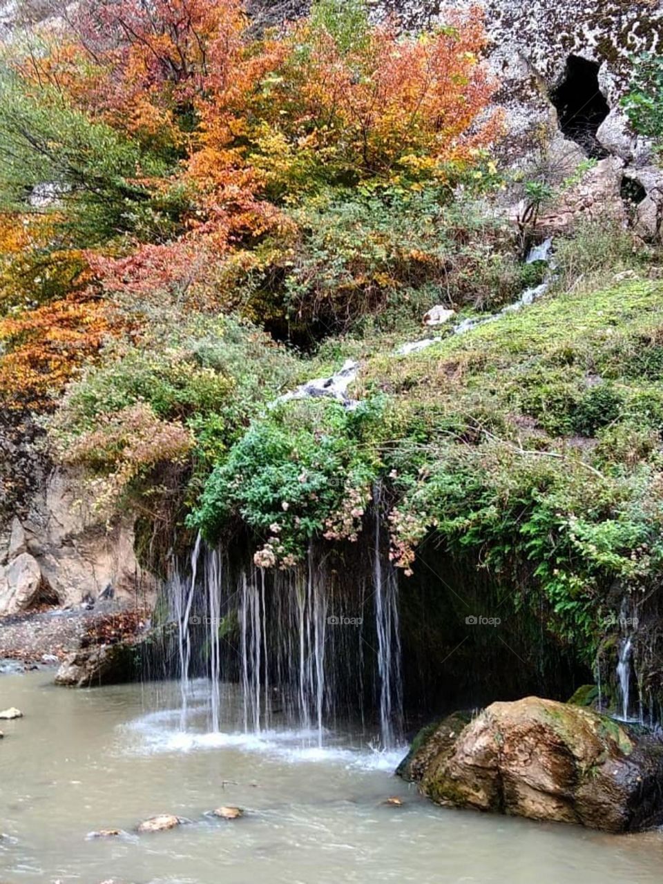 the feeling of happiness and freshness that I got from hugging the Peno waterfall was great , this waterfall is  one of the most beautiful waterfalls in the world, as if a master painter has created this colorful image