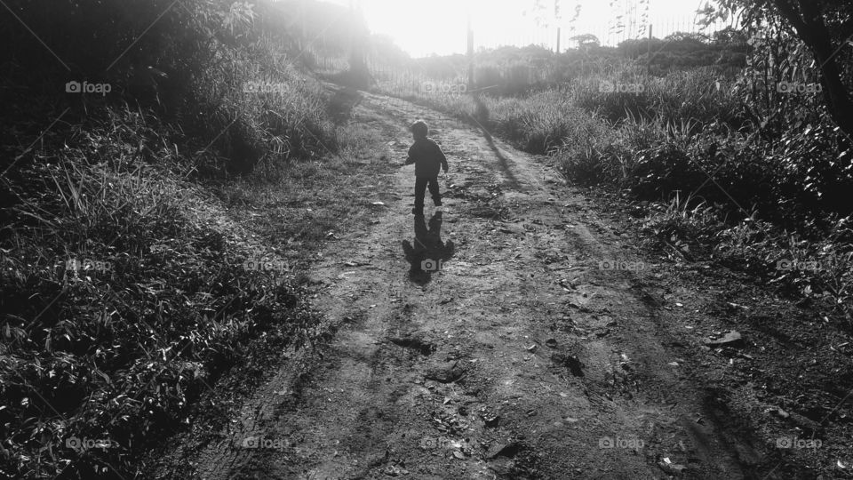 Andar de um garoto.
walk a boy.