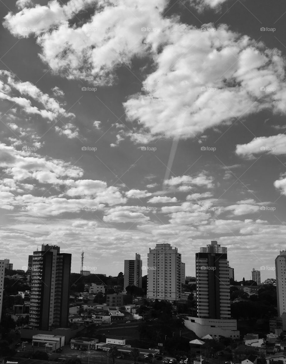 FOAP MISSIONS - The landscape of the Brazilian city of Jundiaí, once agricultural and now very rural, seen from the top of a gazebo. / A paisagem da cidade brasileira de Jundiaí, outrora agrícola e agora bem rural, vista do alto de um mirante. 