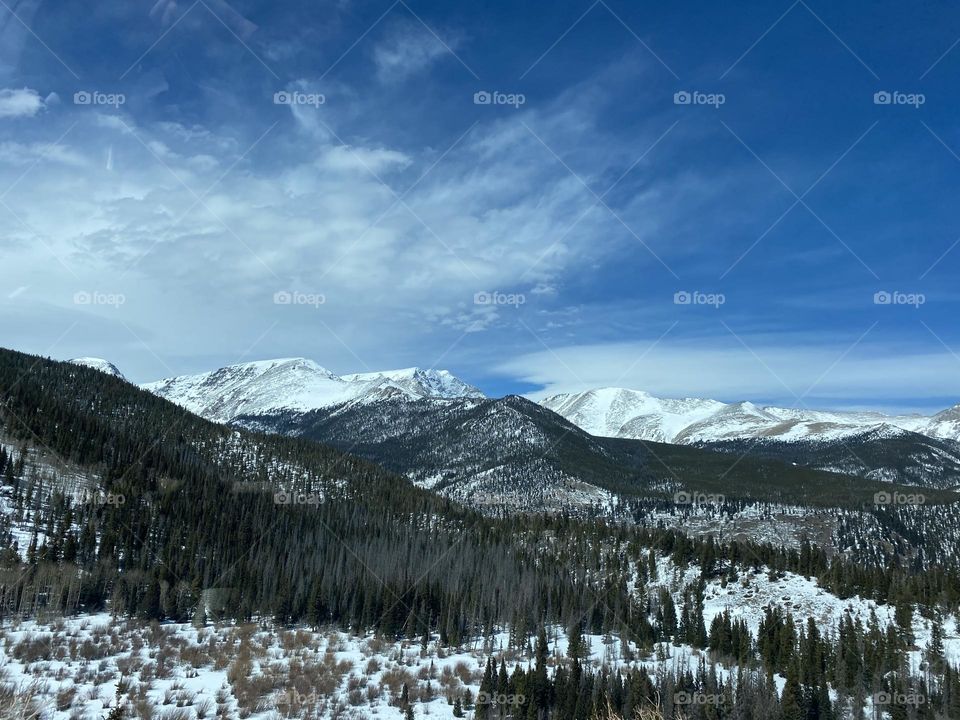 A view of a snow covered mountain range. 