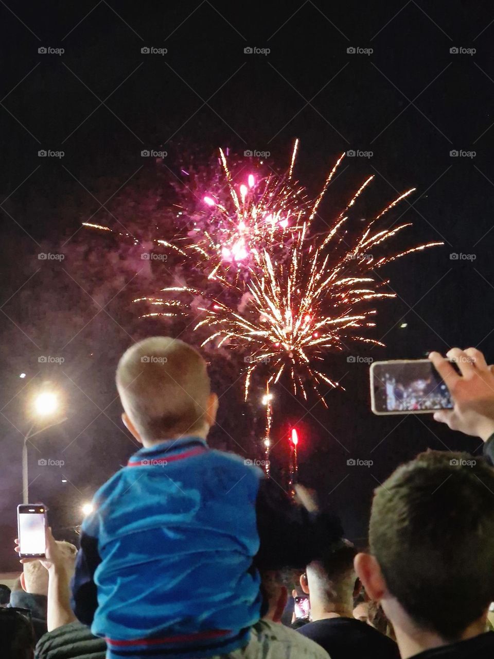 the crowds of people at the fireworks