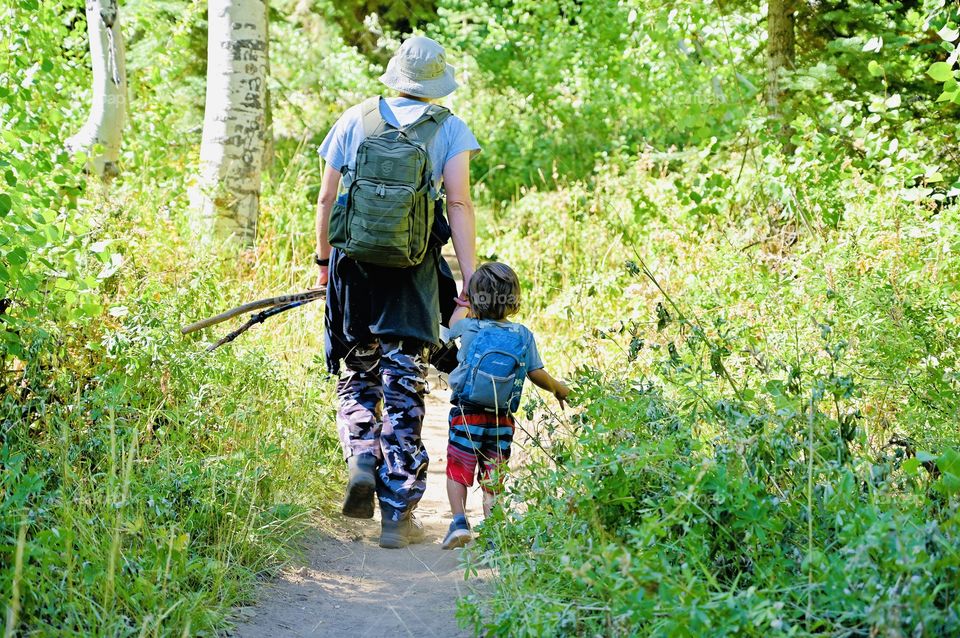 The father and the son day hike in the immigrant wilderness in California 