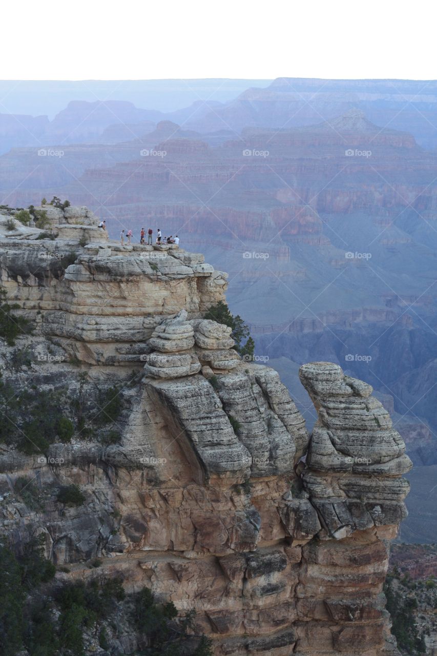 view over the grand canyon, people on the rocks looking at the view