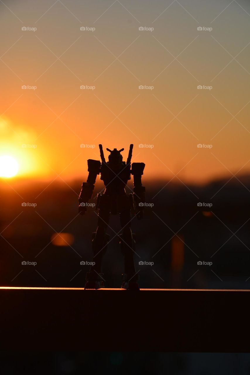 silhouette of gundam 