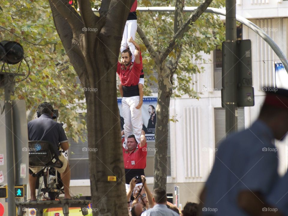 Human tower for a better vision