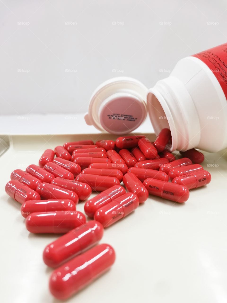 Red Capsules for Pain