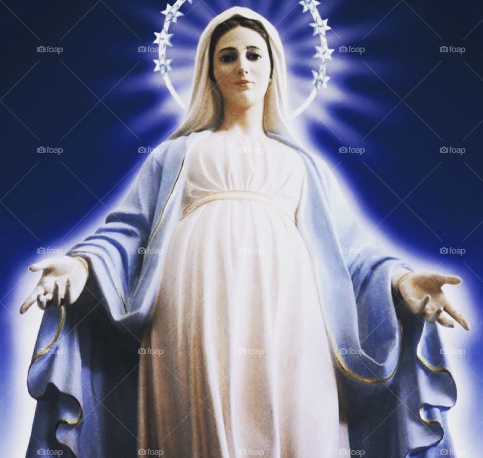 🇺🇸 Oh Mary, Our Lady Queen of Peace, pray for us that we turn to you.  Amen. / 🇧🇷 Ó Maria, Nossa Senhora Rainha da Paz, rogai por nós que recorremos a vós. Amém.