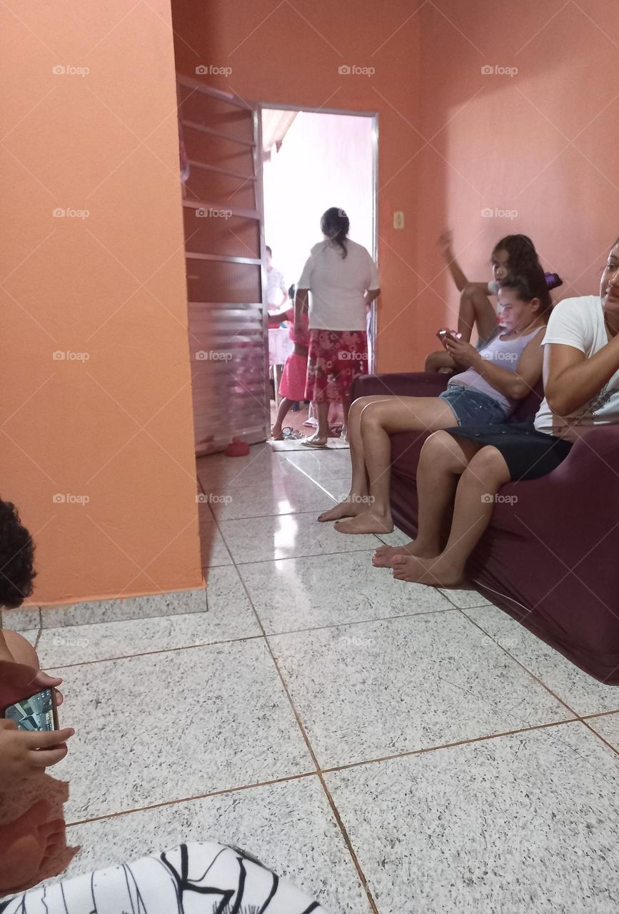 Urbanização.  É o crescimento das cidades, tanto em população  quanto em extensão  territorial. É o processo em que o espaço rural, transforma-se em espaço urbano